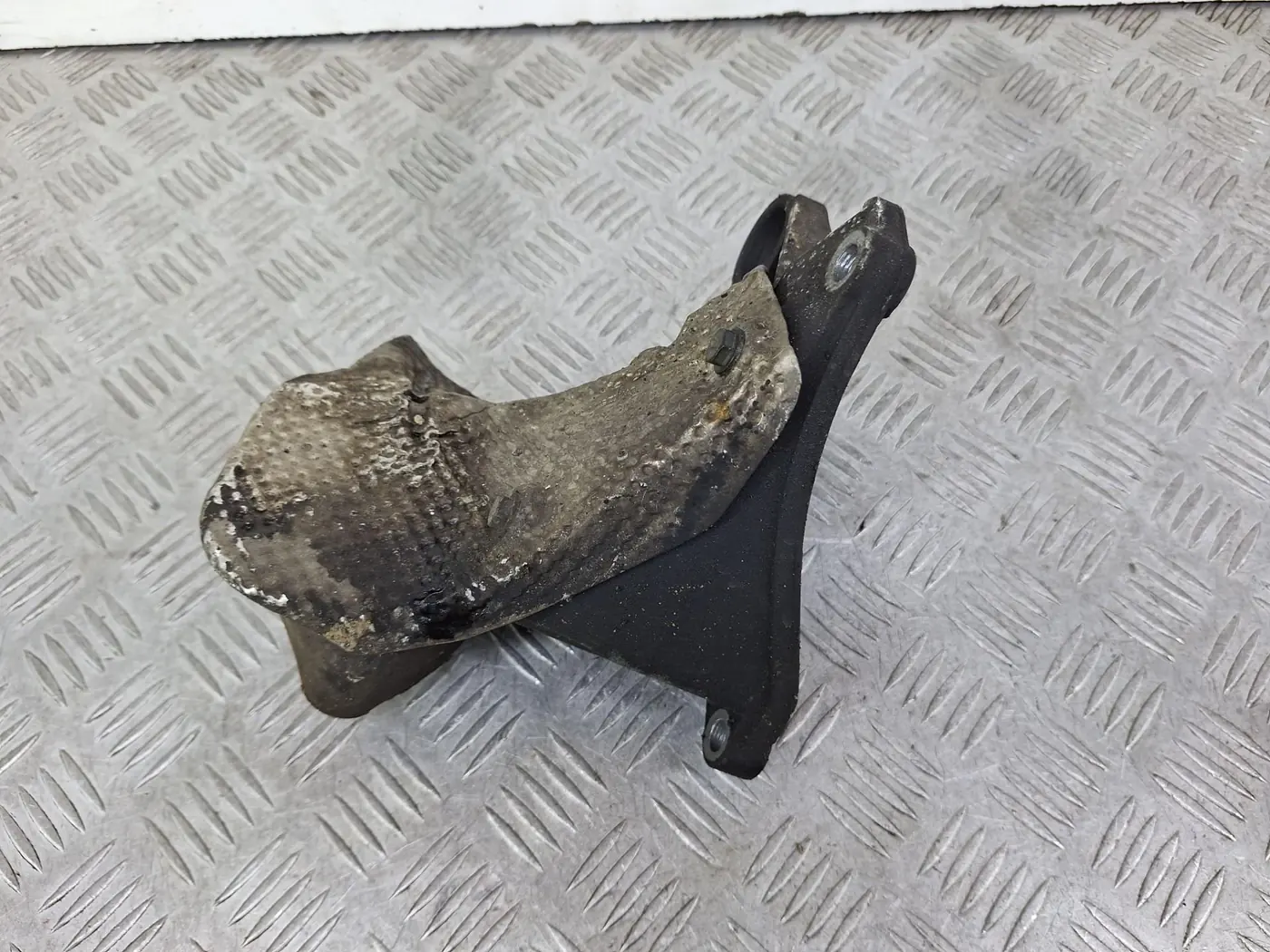 Кронштейн КПП к Audi A4 1997