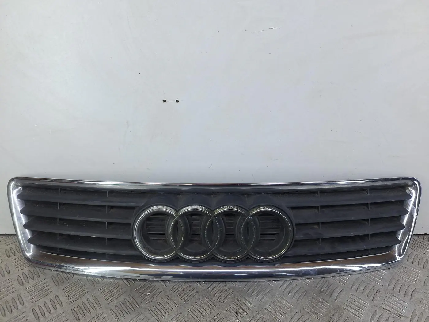 Решетка радиатора к Audi A6 1999