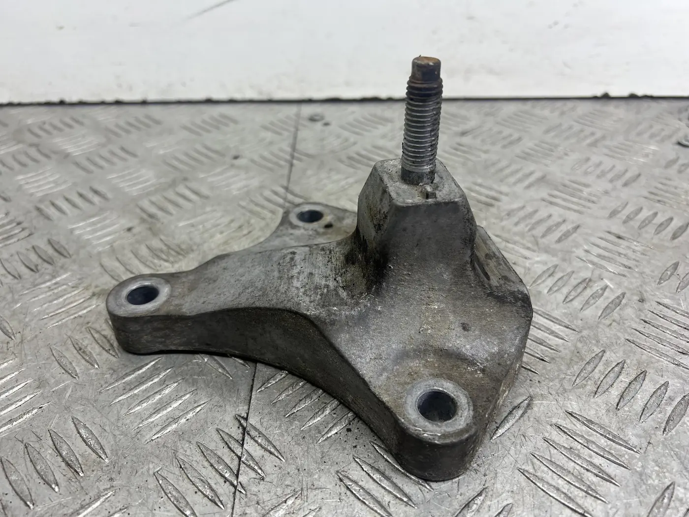 Кронштейн КПП к Ford Fiesta 2003