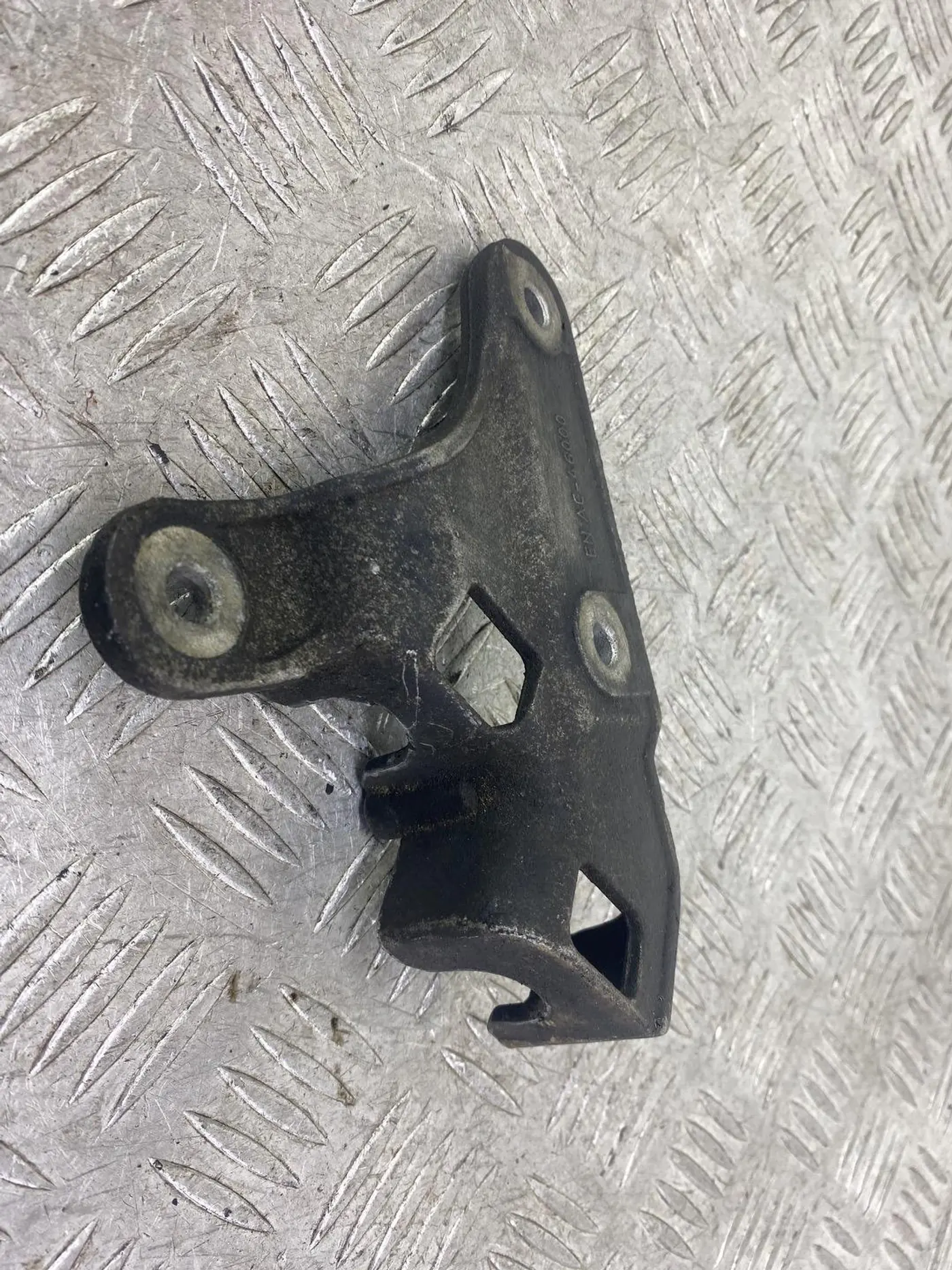 Кронштейн КПП к Volkswagen  2014