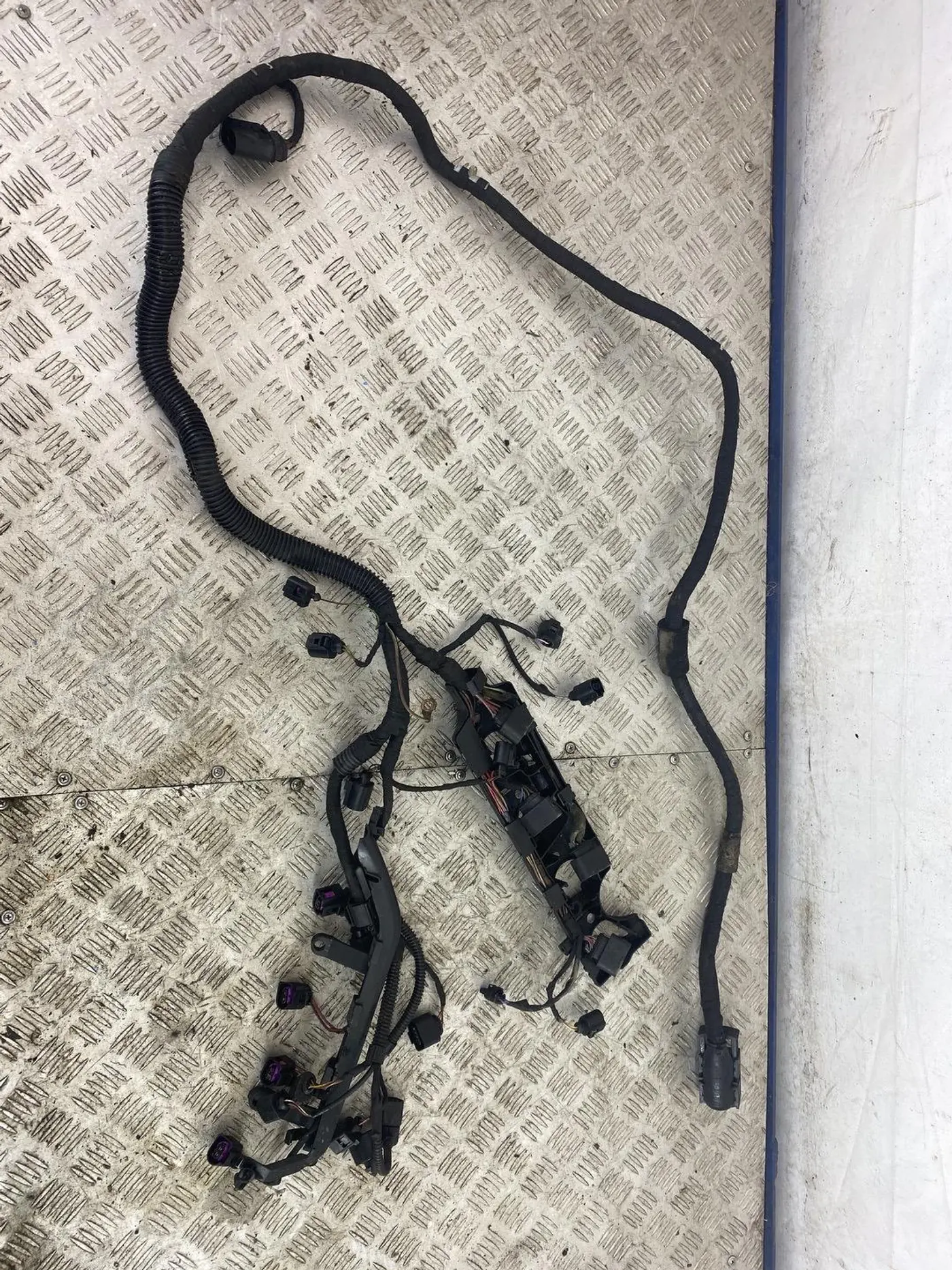 Проводка двигателя к Volkswagen Passat 2009