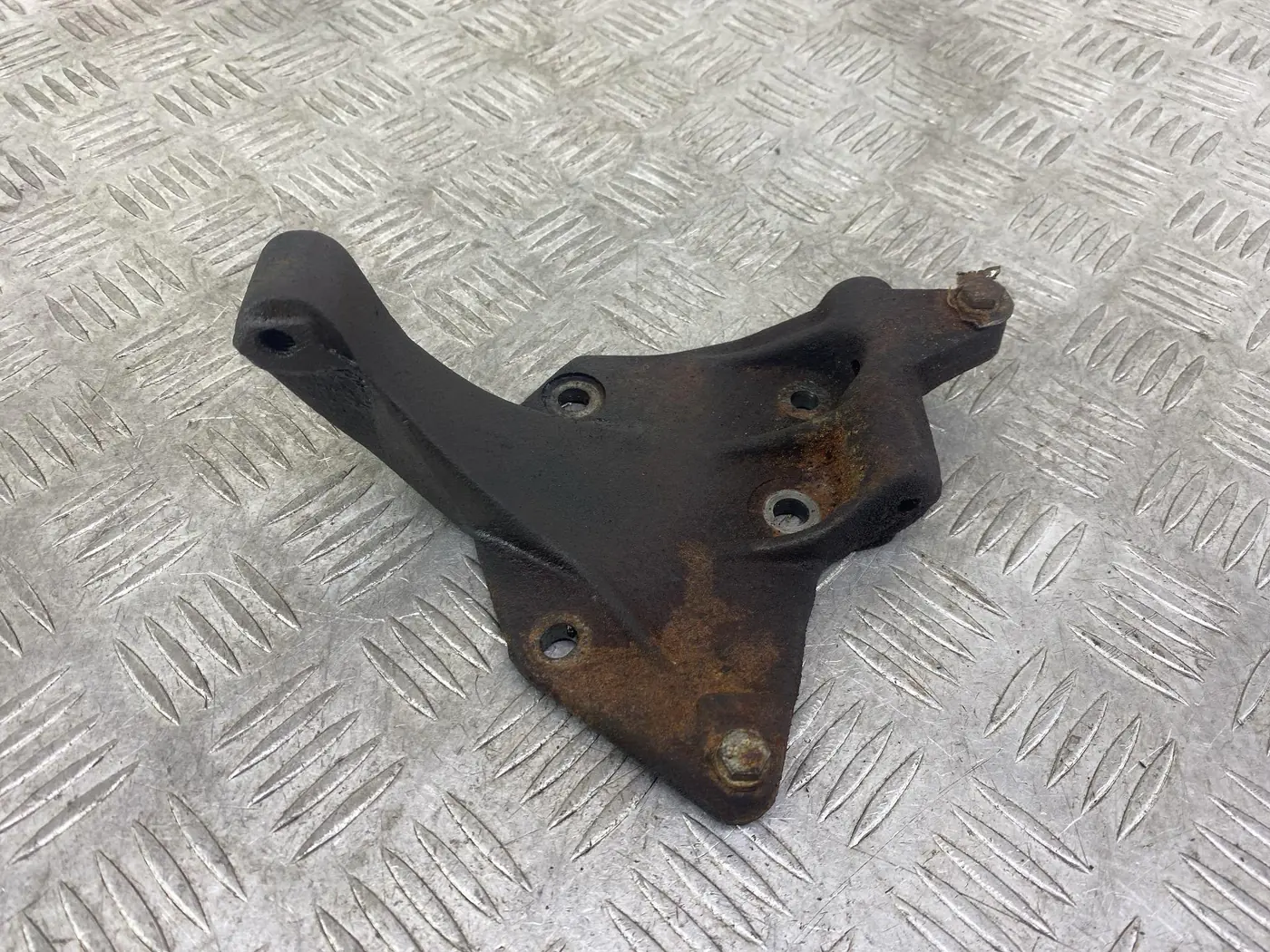 Кронштейн двигателя к Peugeot 106 2000