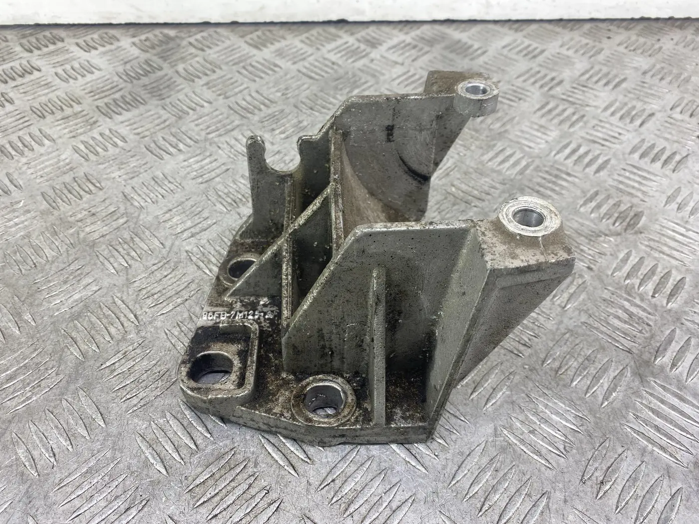 Кронштейн КПП к Ford Fiesta 2001