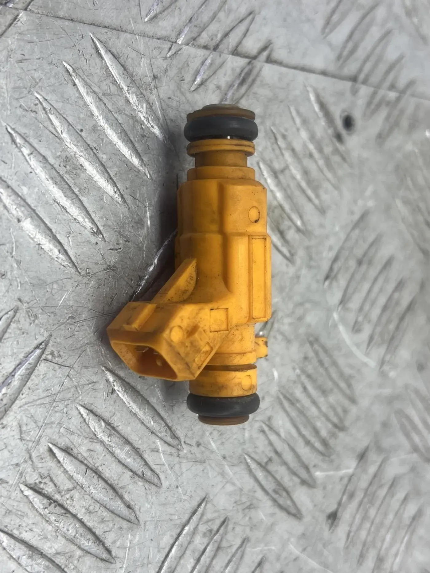 Форсунка к Peugeot 406 2001