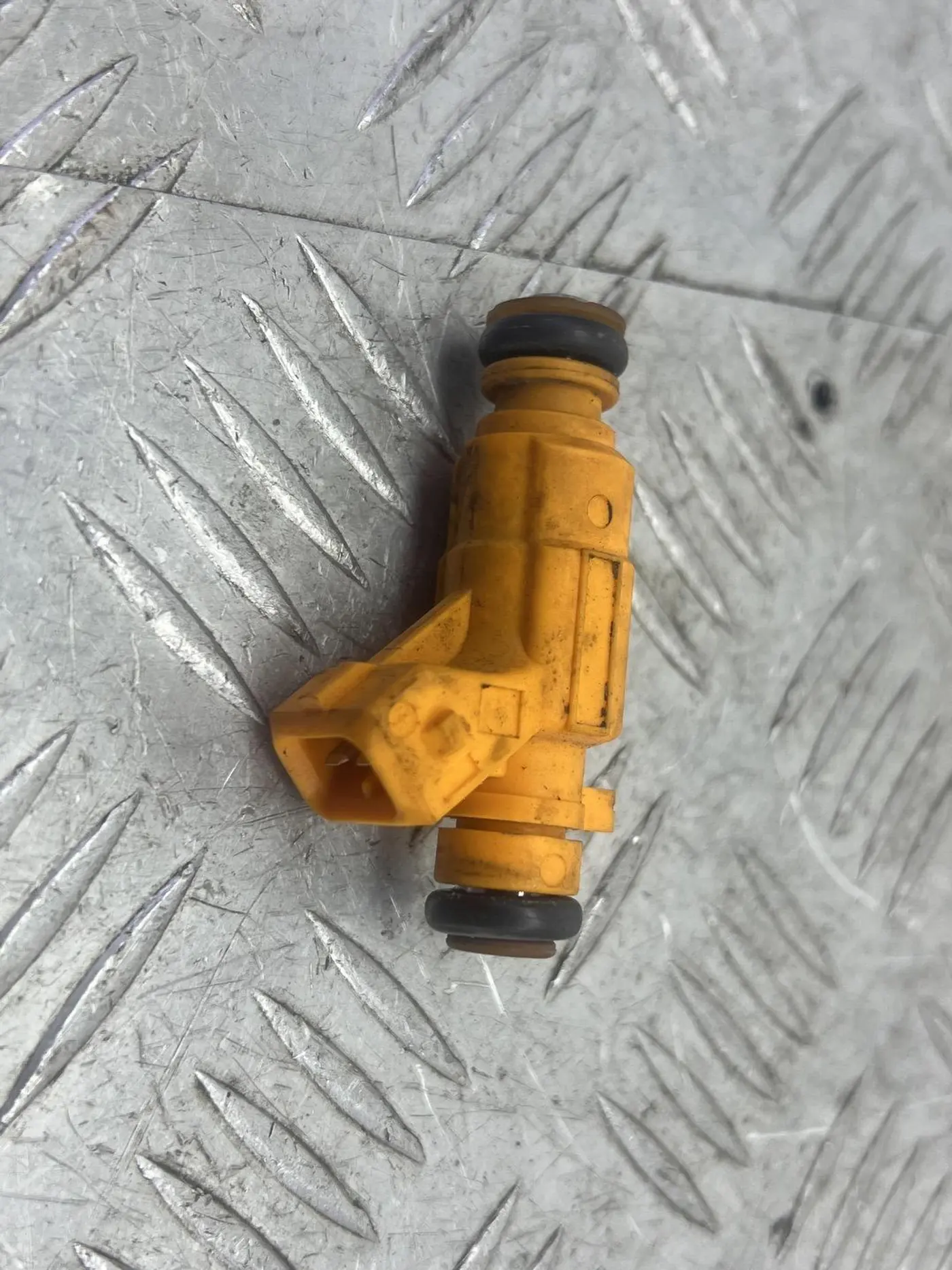 Форсунка к Peugeot 406 2001