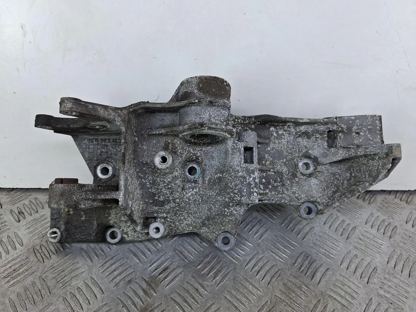 Кронштейн генератора к Audi A4 1997