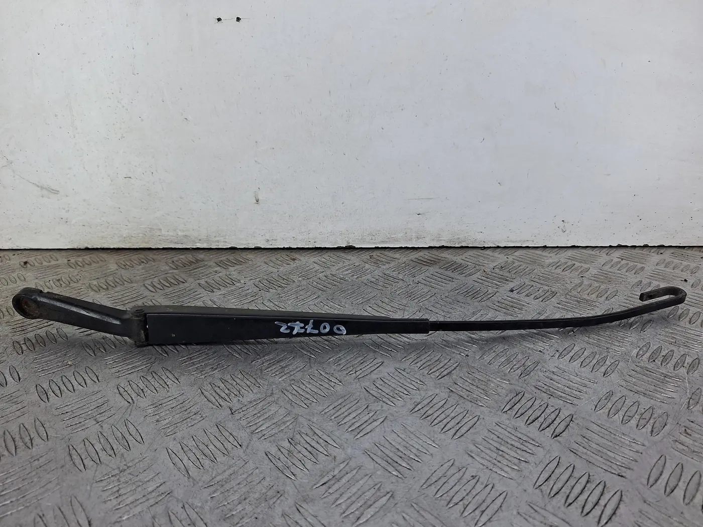 Щеткодержатель к Opel Zafira 2005