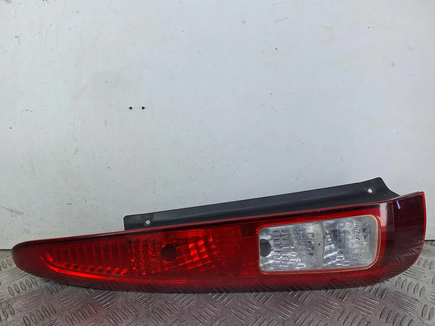 Фонарь задний левый к Ford Fusion 2006