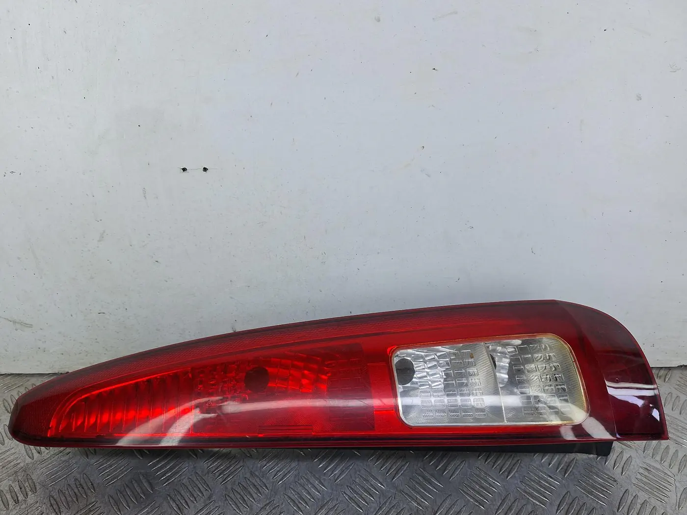 Фонарь задний правый к Ford Fusion 2006