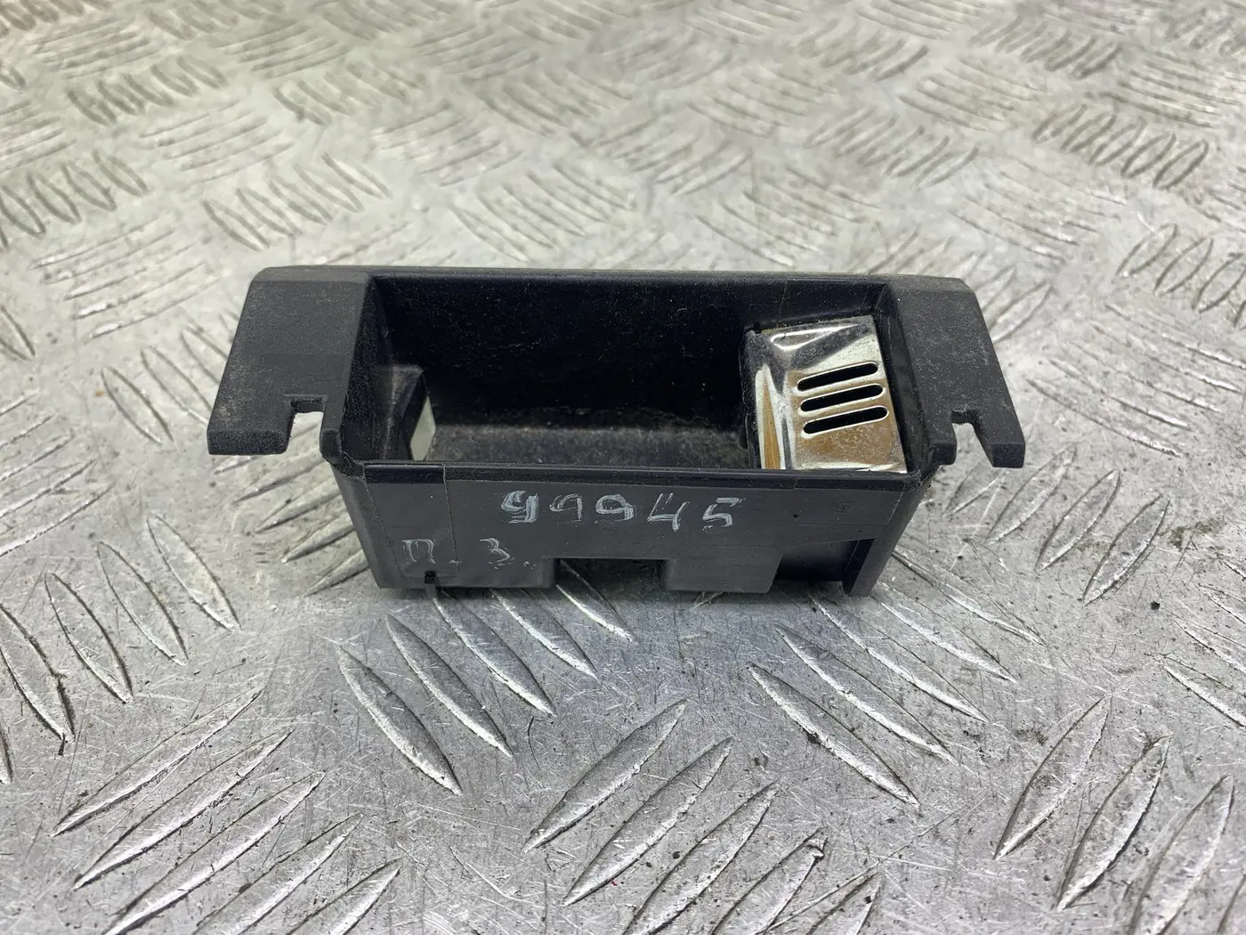 Пепельница к Audi A6 2003