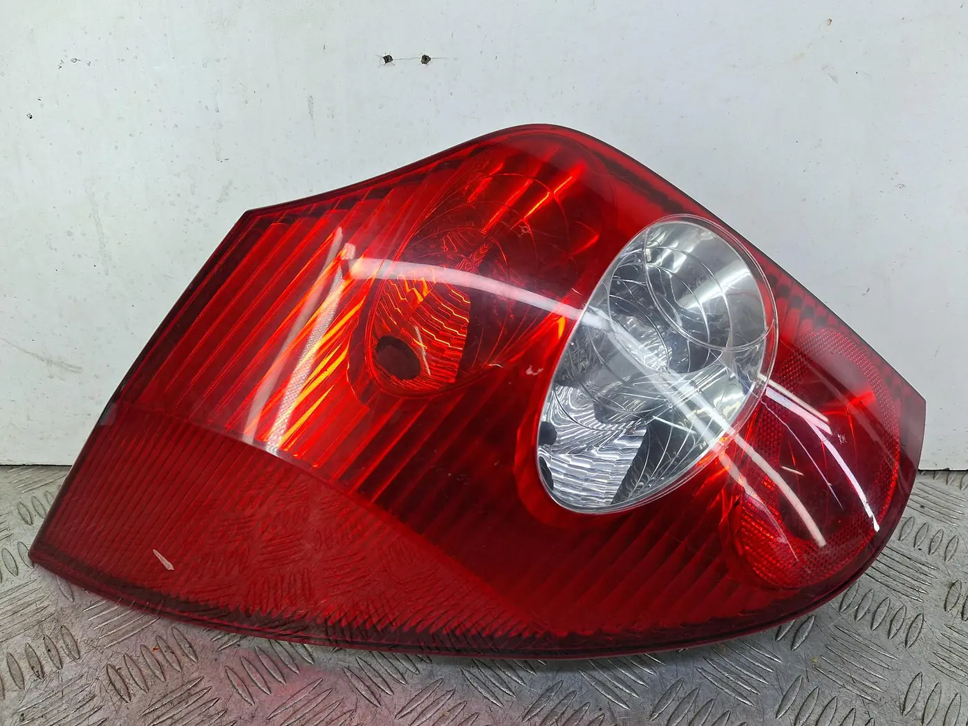 Фонарь задний левый к Renault Laguna 2005