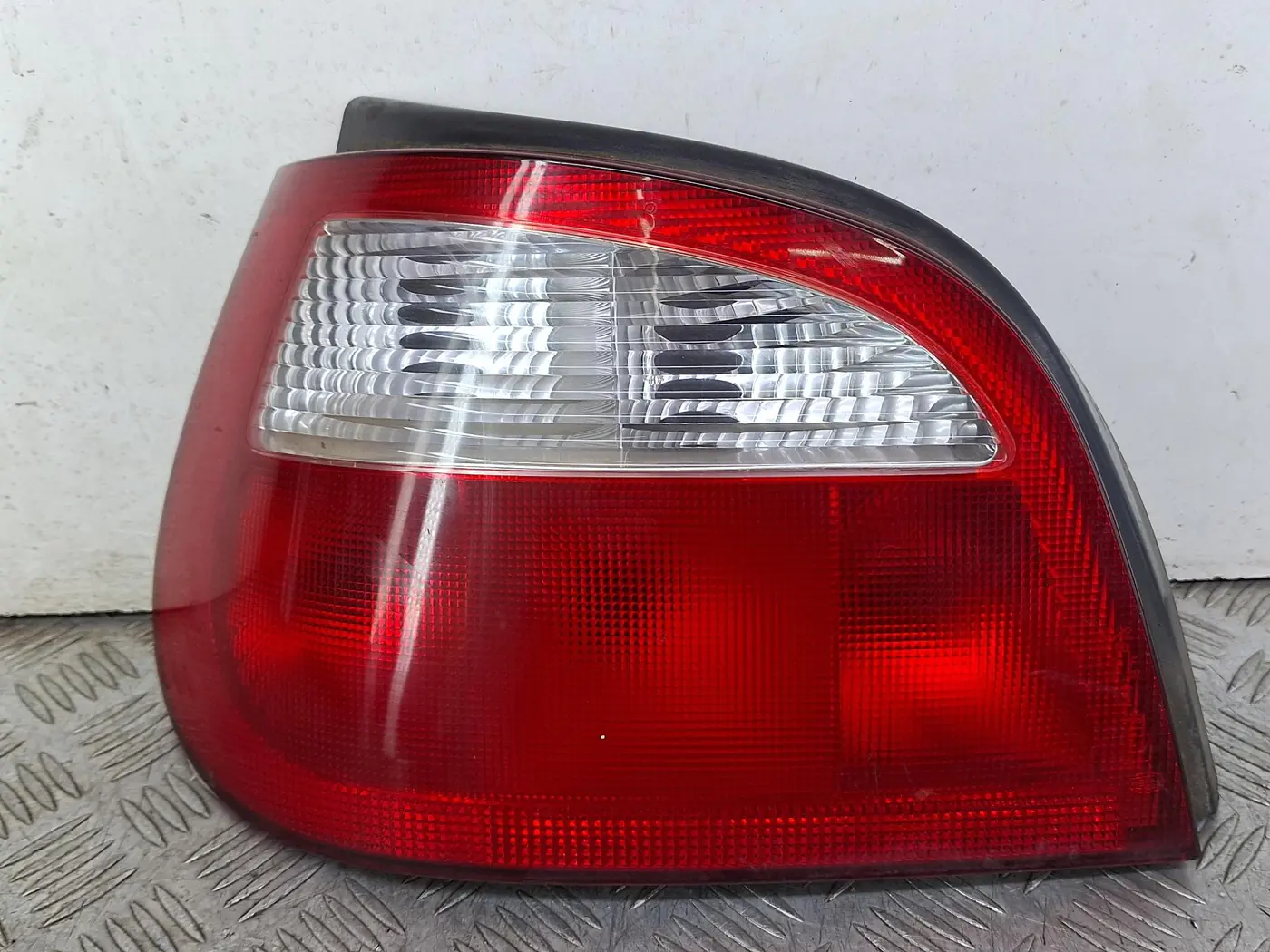 Фонарь задний левый к Renault Megane 2001