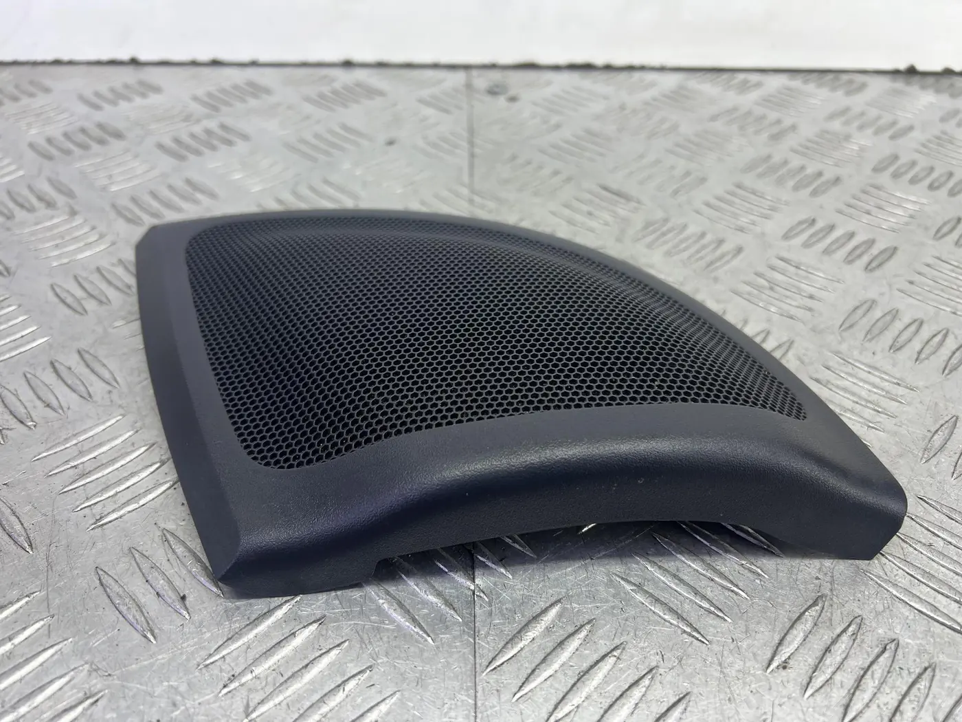 Сетка для динамика к Renault Scenic 2002