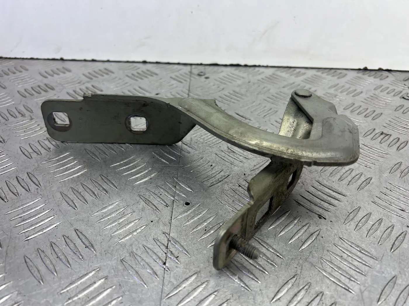 Петля капота левая к Renault Scenic 2002