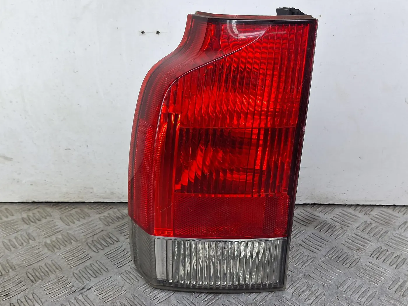 Фонарь задний левый к Volvo V70 2001