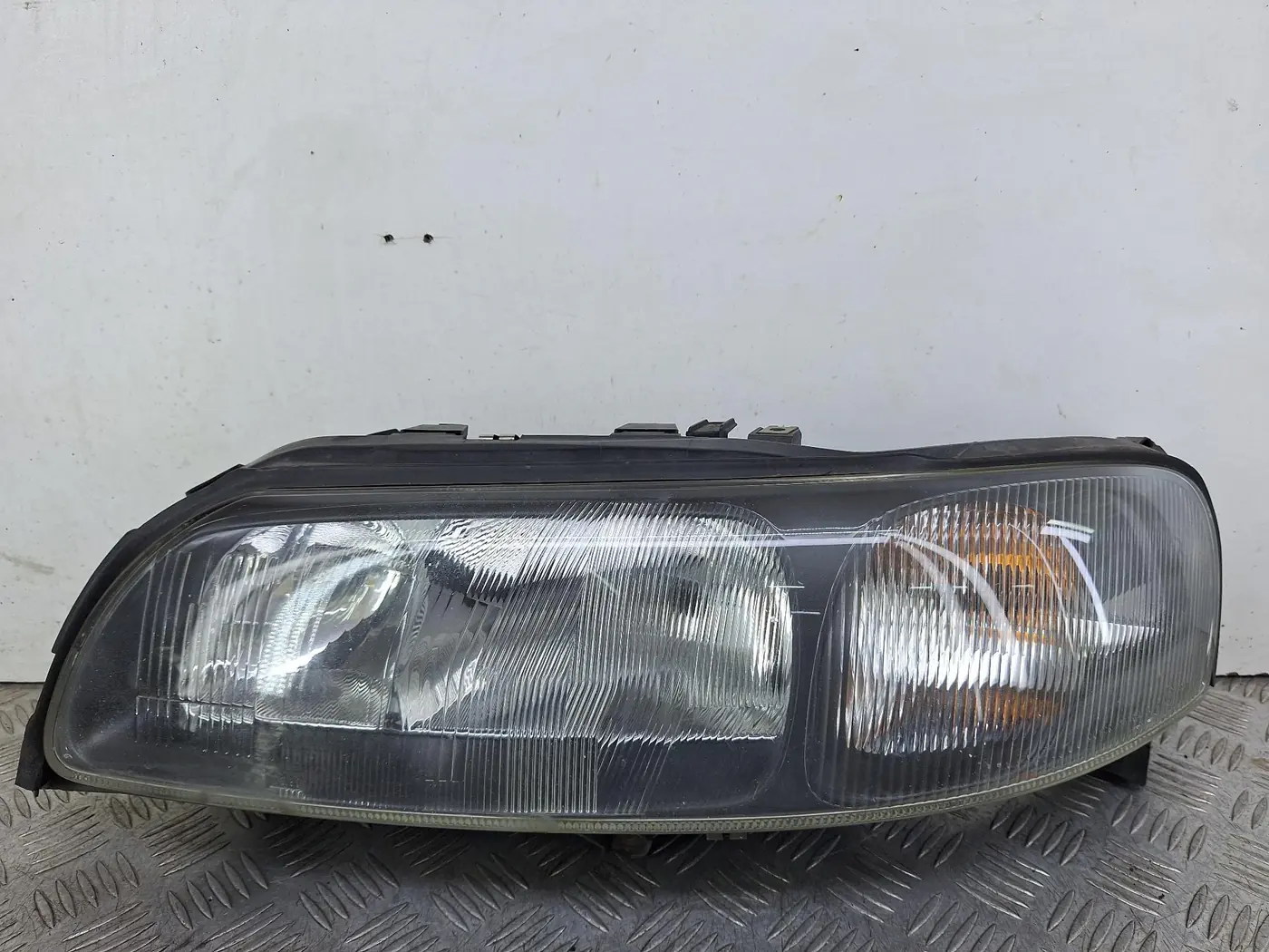 Фара левая к Volvo V70 2001