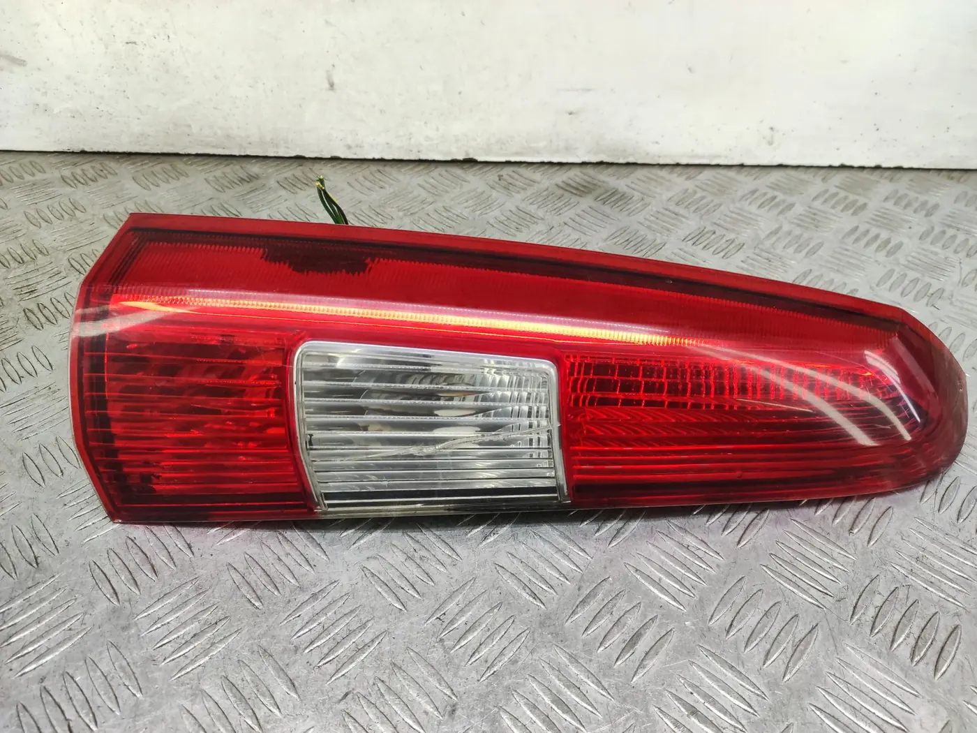 Фонарь задний левый к Volvo V70 2001