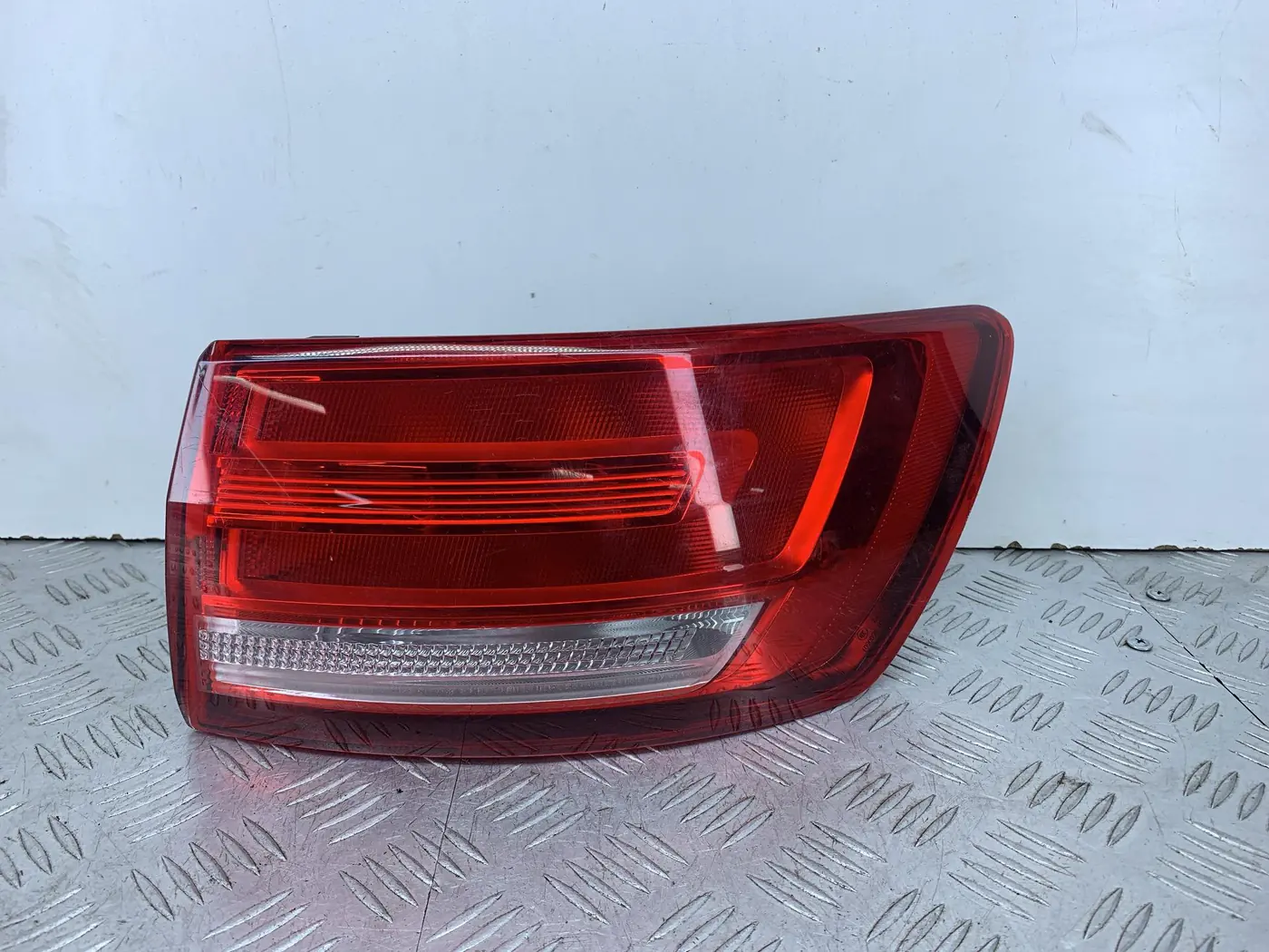 Фонарь задний правый к Audi A4 2017