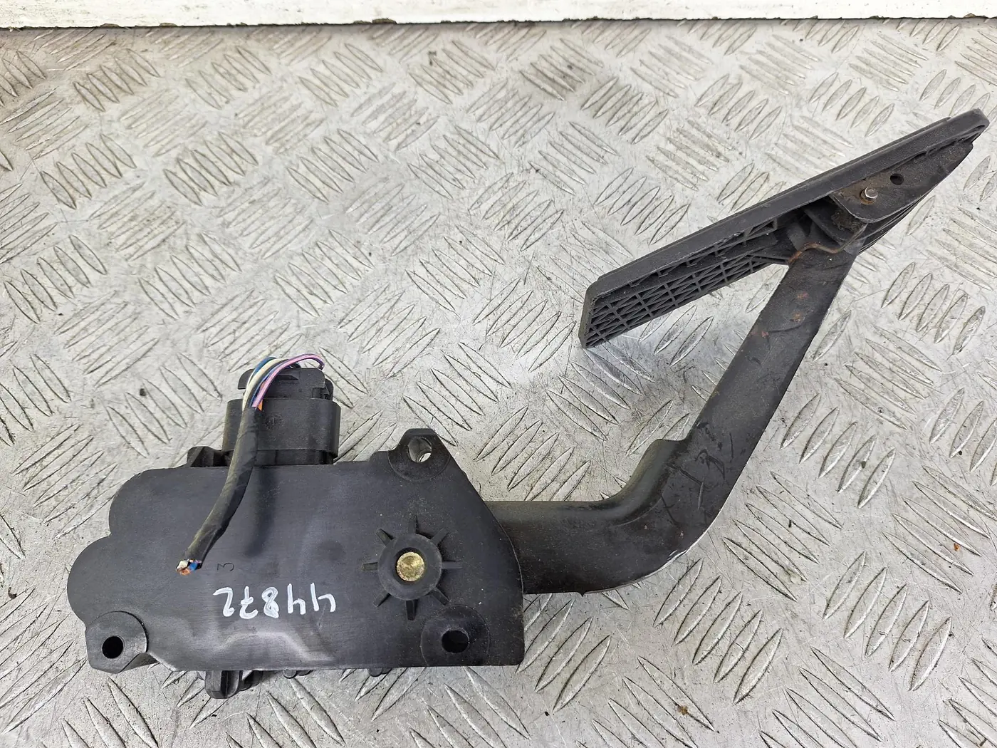 Педаль газа к Chrysler Voyager 2004
