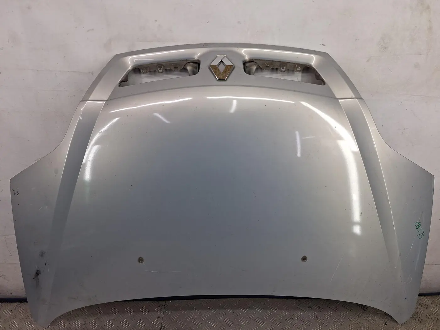 Капот к Renault Scenic 2002