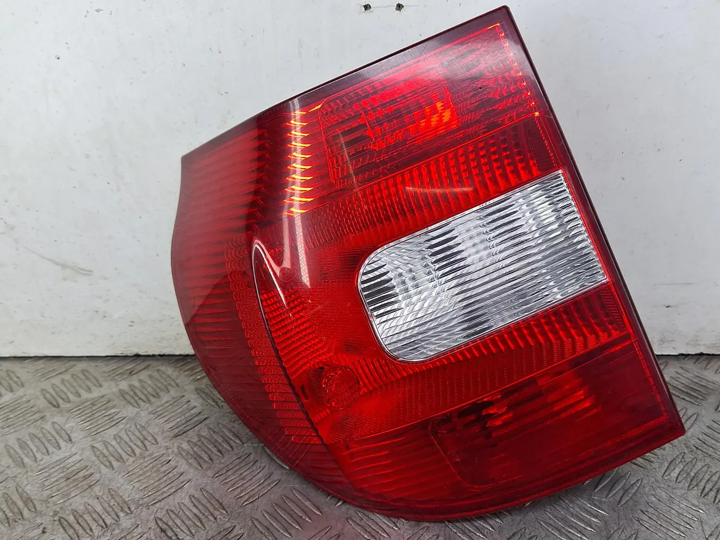 Фонарь задний левый к Skoda Yeti 2012
