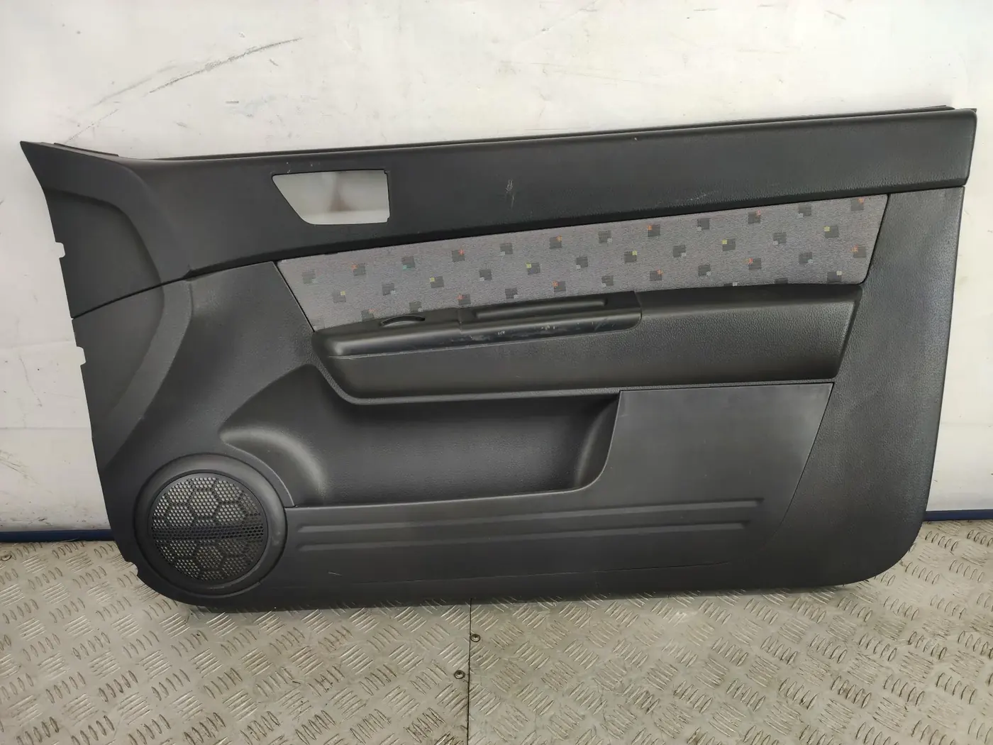 Обшивка двери передней правой (дверная карта) к Hyundai Getz 2006