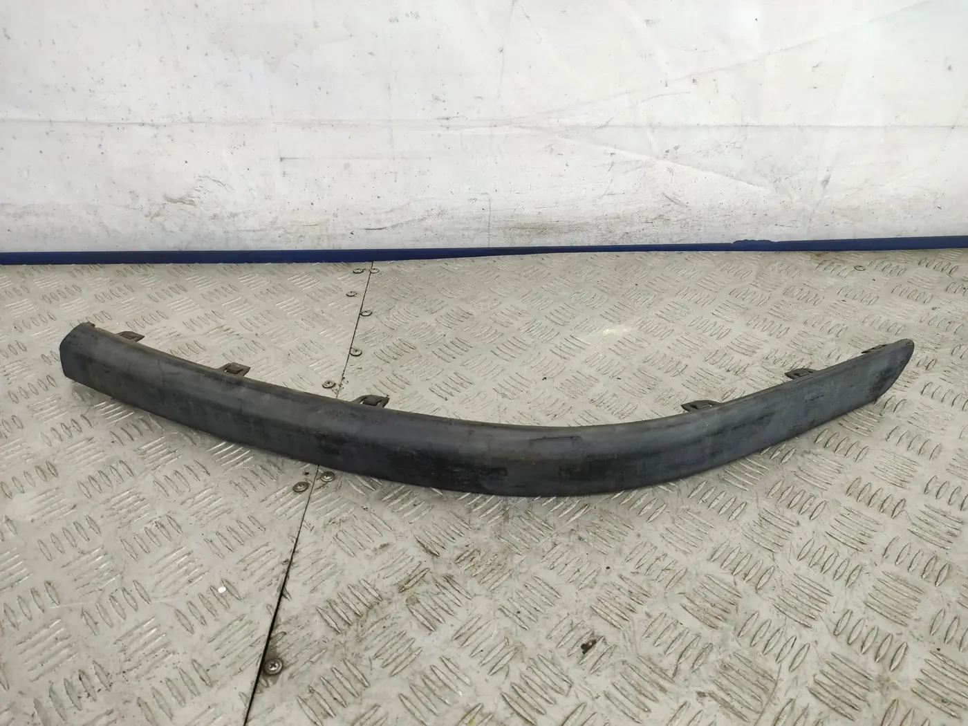 Молдинг бампера переднего к Volvo V70 2001