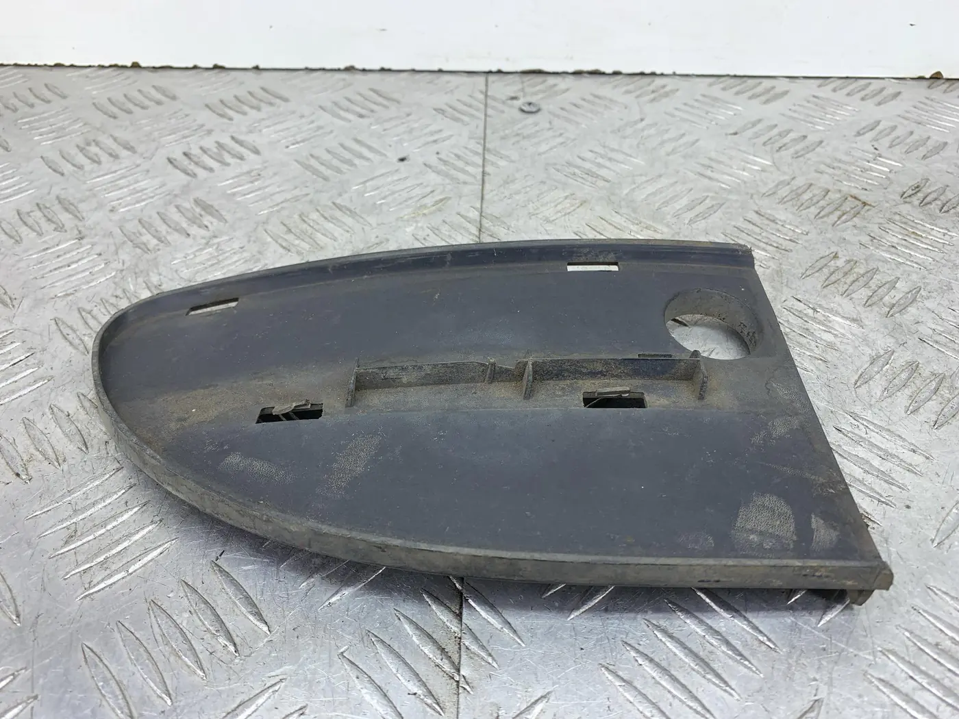 Заглушка (решетка) в бампер к Renault Megane 2001