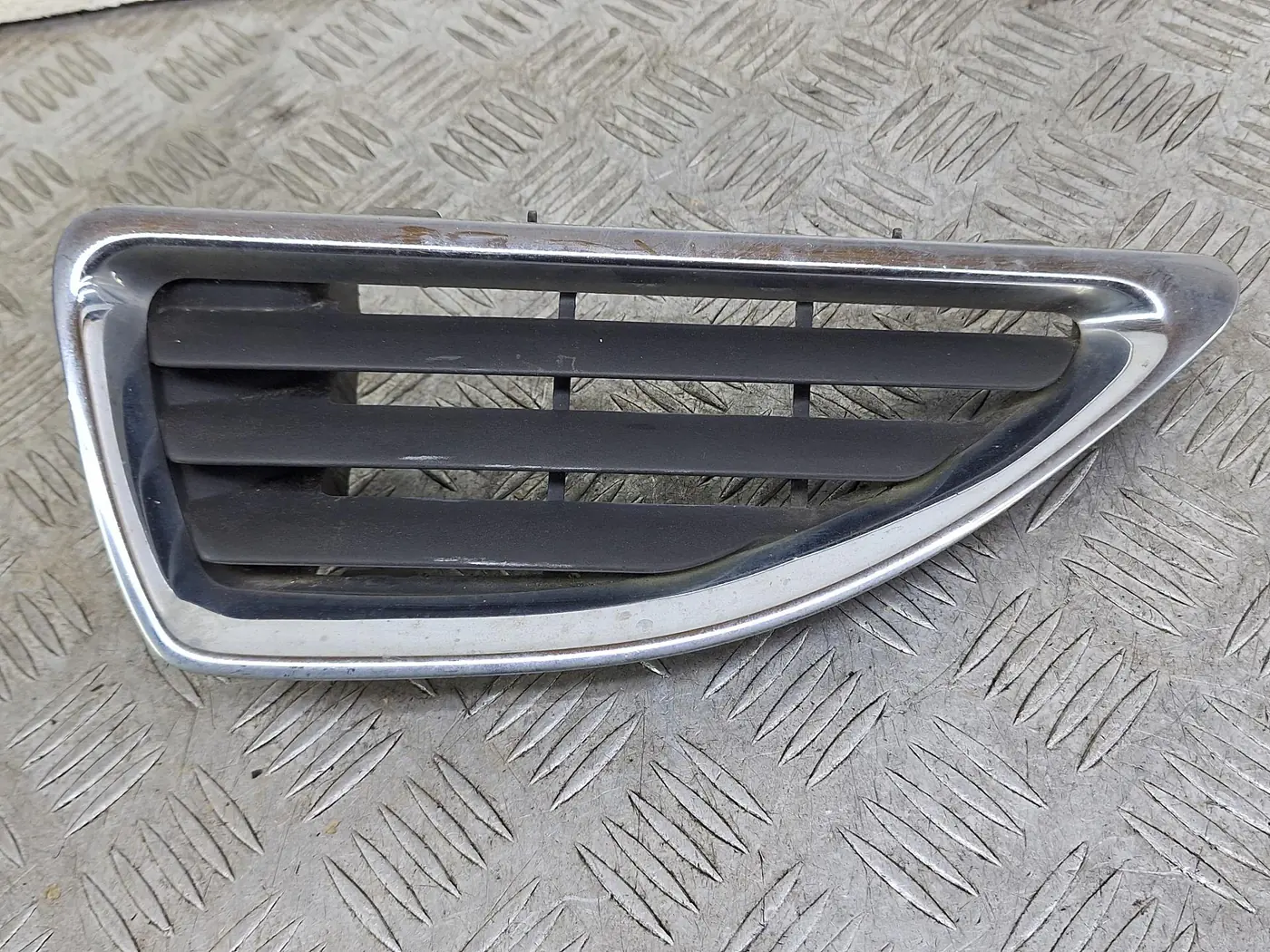 Заглушка (решетка) в бампер к Renault Megane 2001