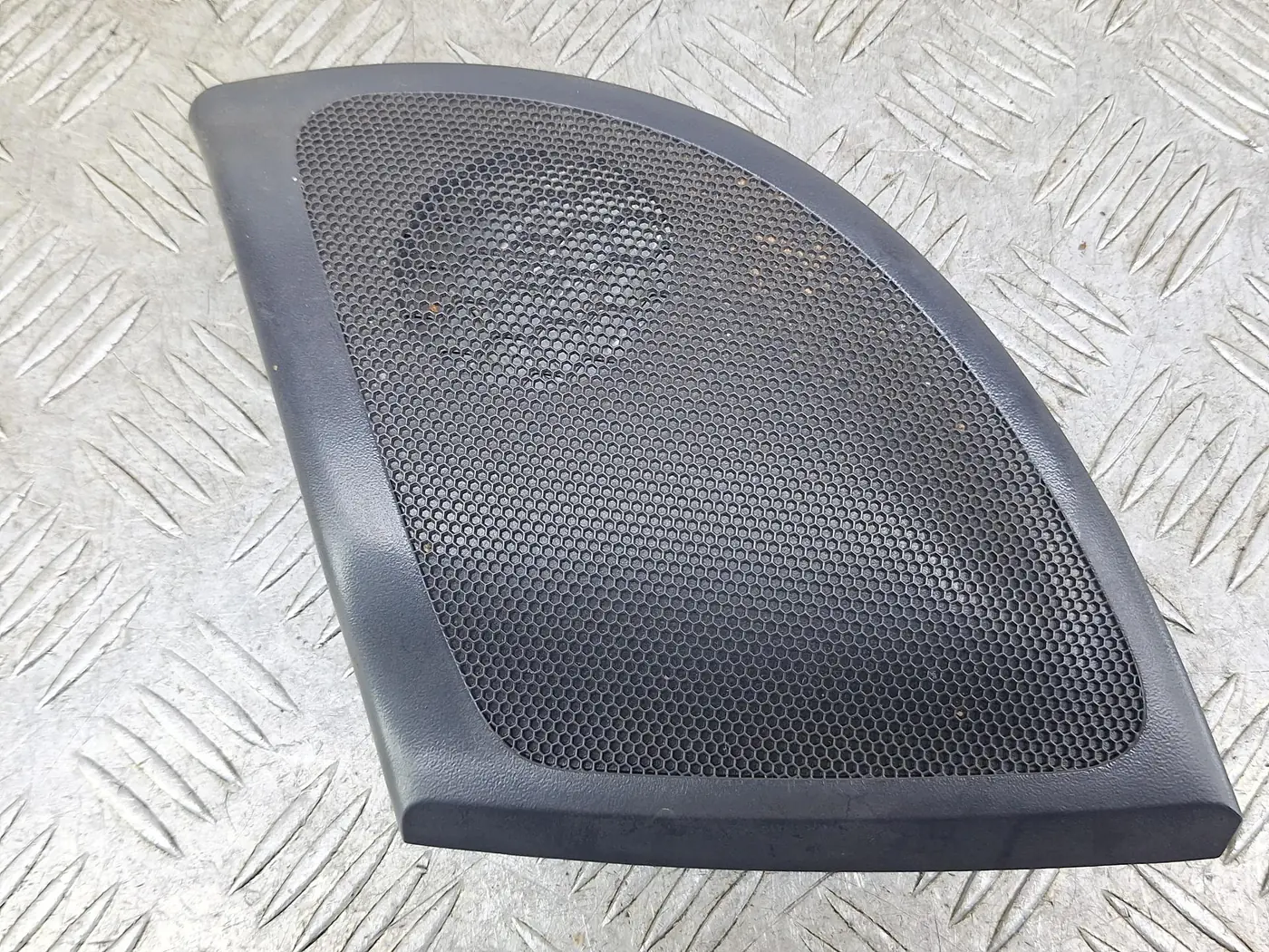 Сетка для динамика к Renault Megane 2001