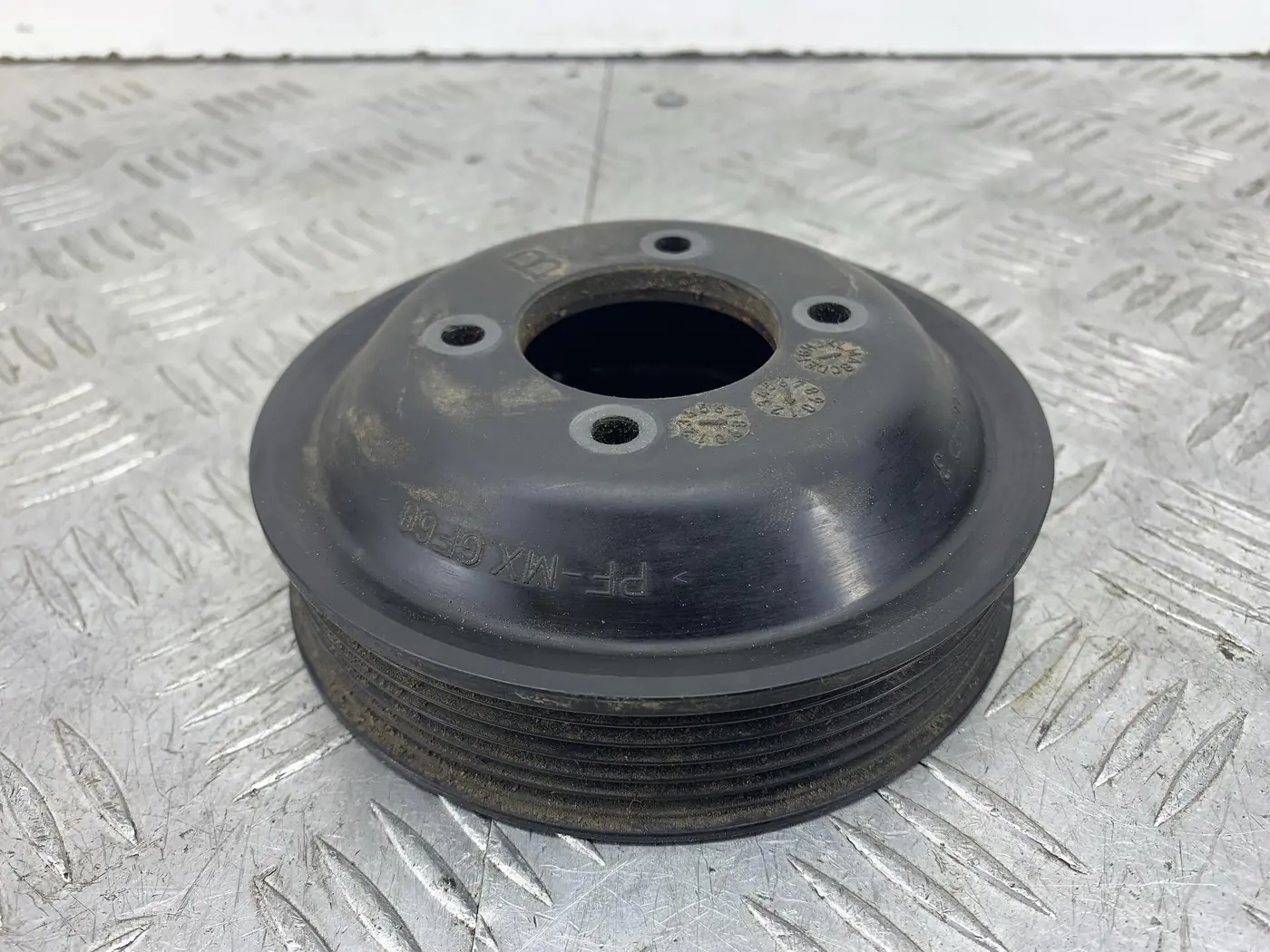 Шкив помпы к BMW 5 2006
