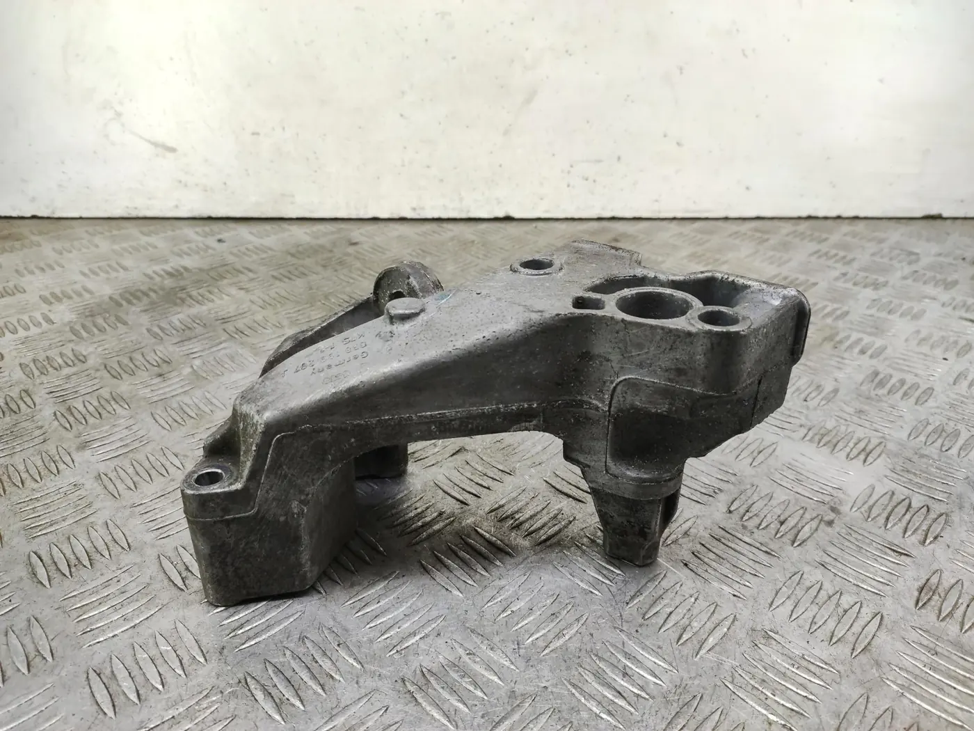 Кронштейн КПП к Volkswagen Golf 2002
