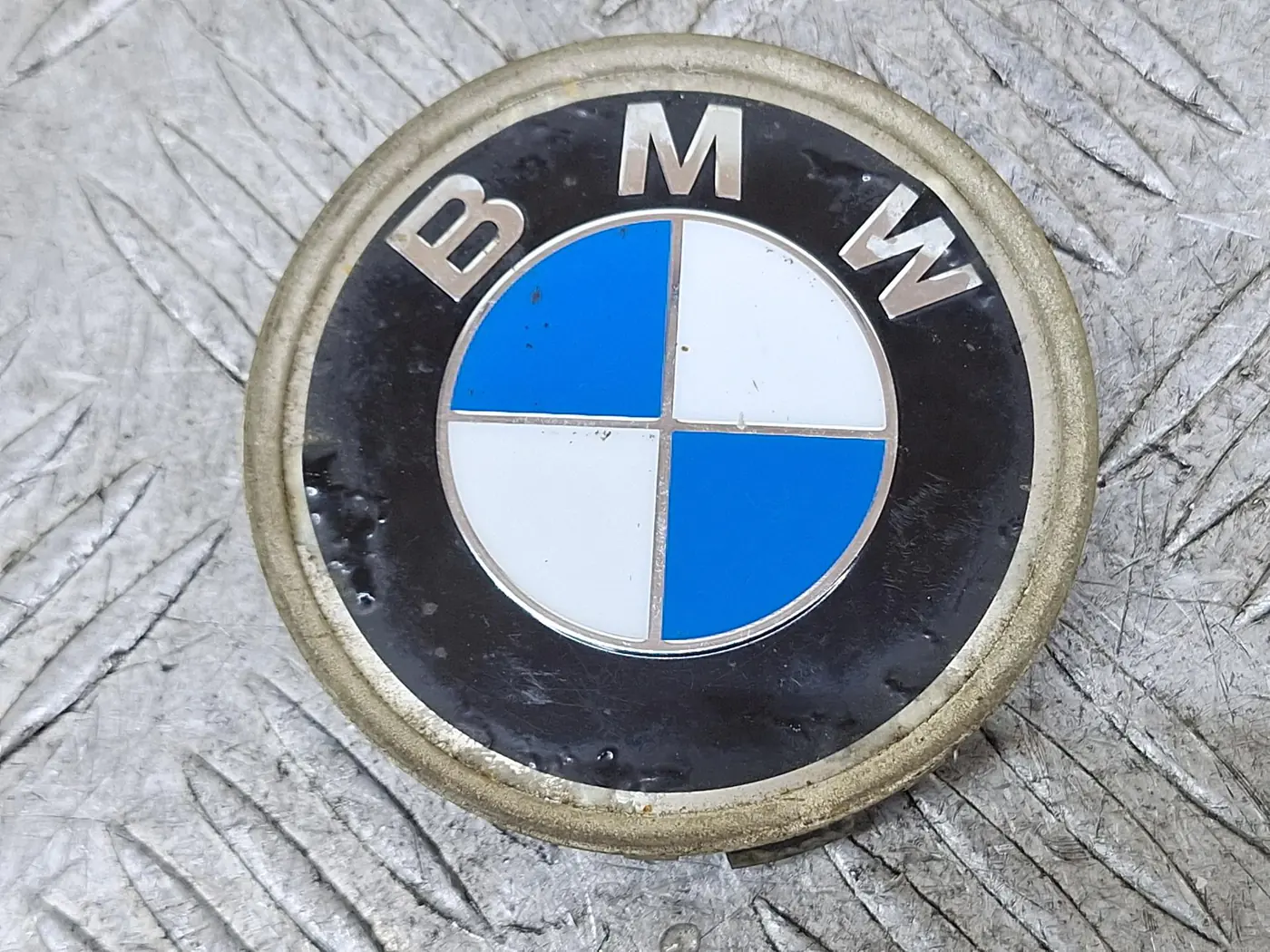 Колпачок литого диска к BMW 5 1998