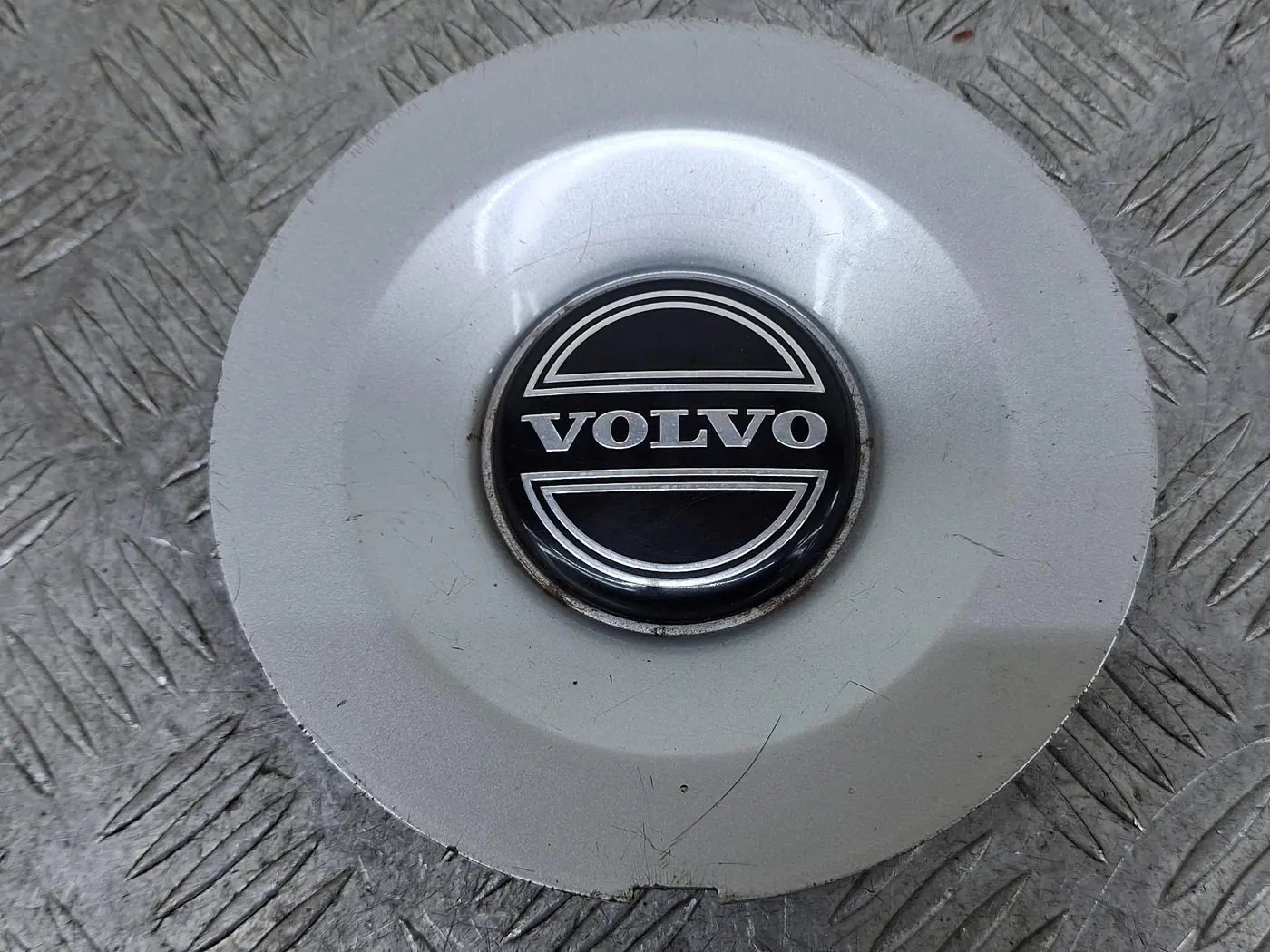 Колпачок литого диска к Volvo C70 2001