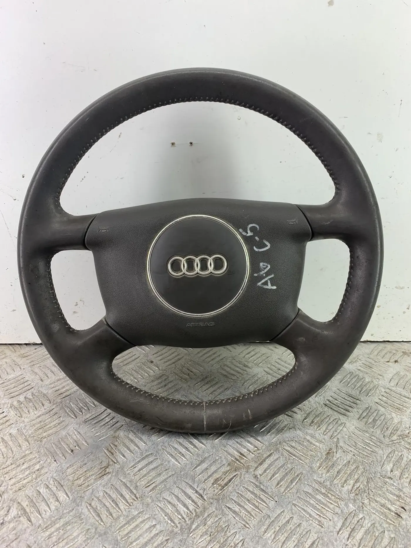 Руль к Audi A6 1999