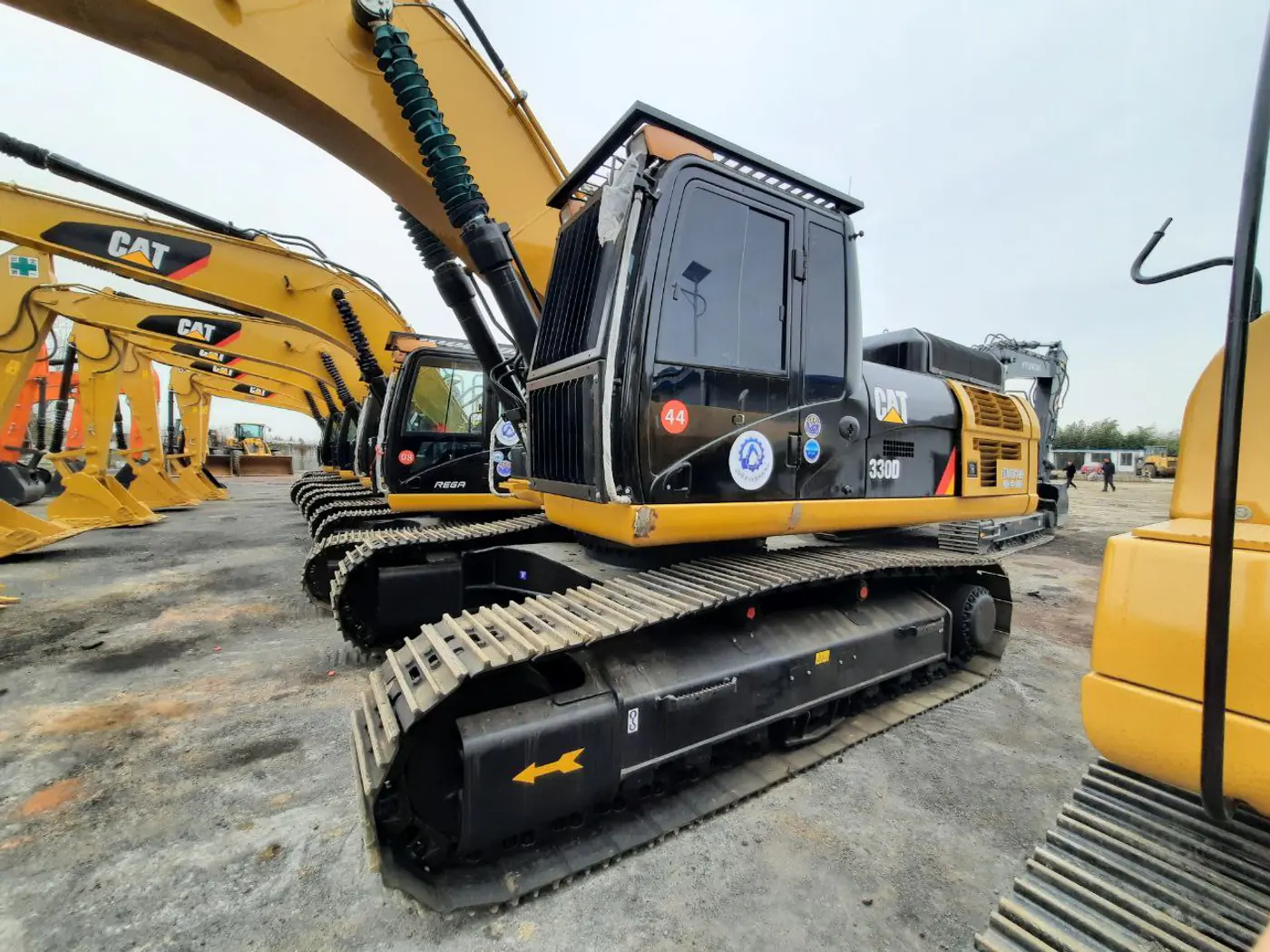 гусеничный экскаватор Caterpillar 330 2024
