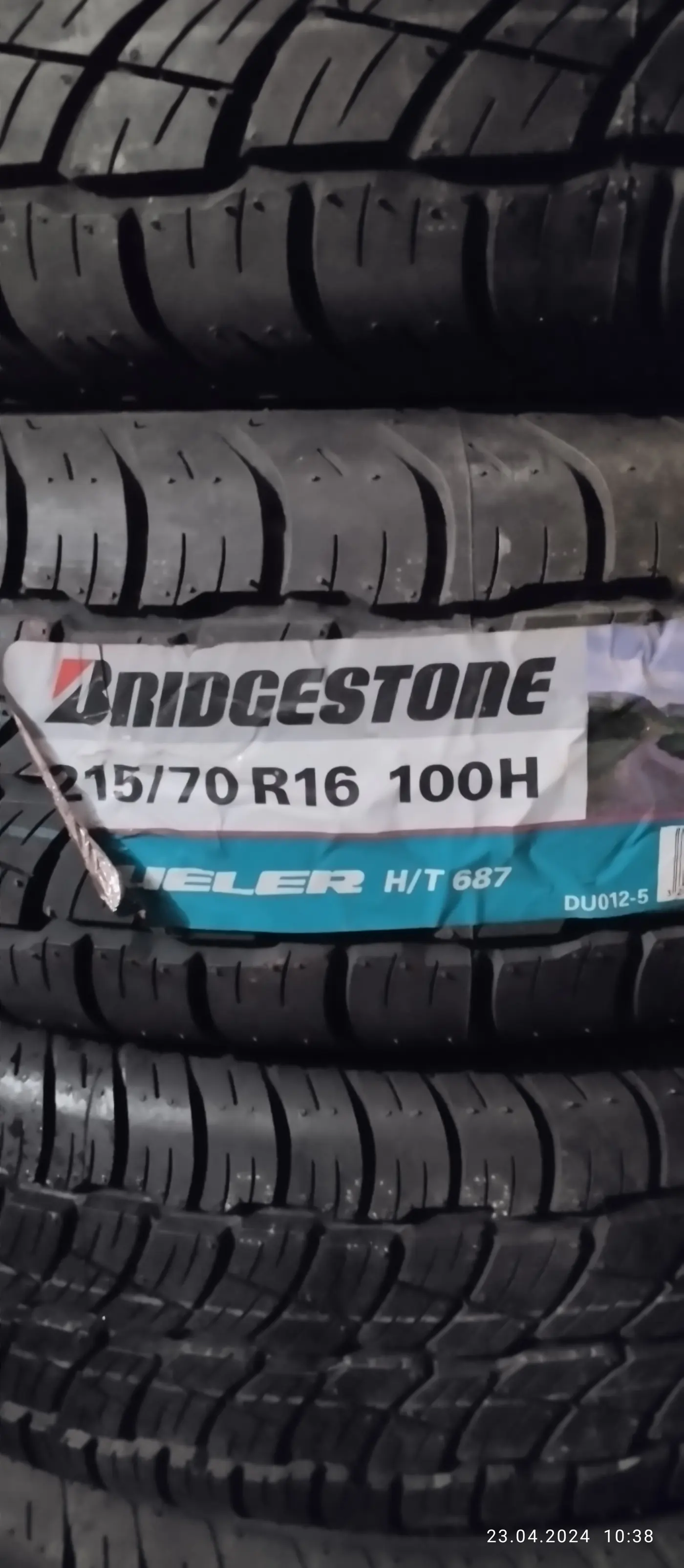 R16 215 70 Bridgestone HT 687