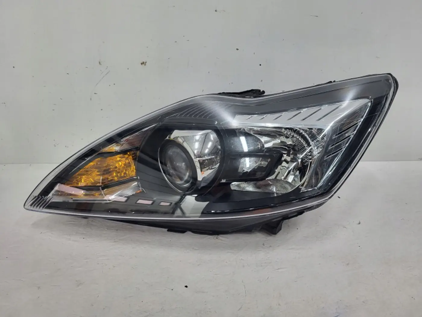 Фара левая к Ford Focus 2005