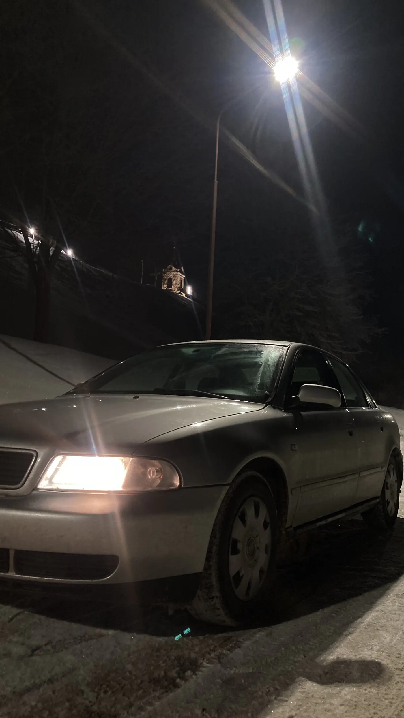Корпус зеркала правый к Audi A4 1996
