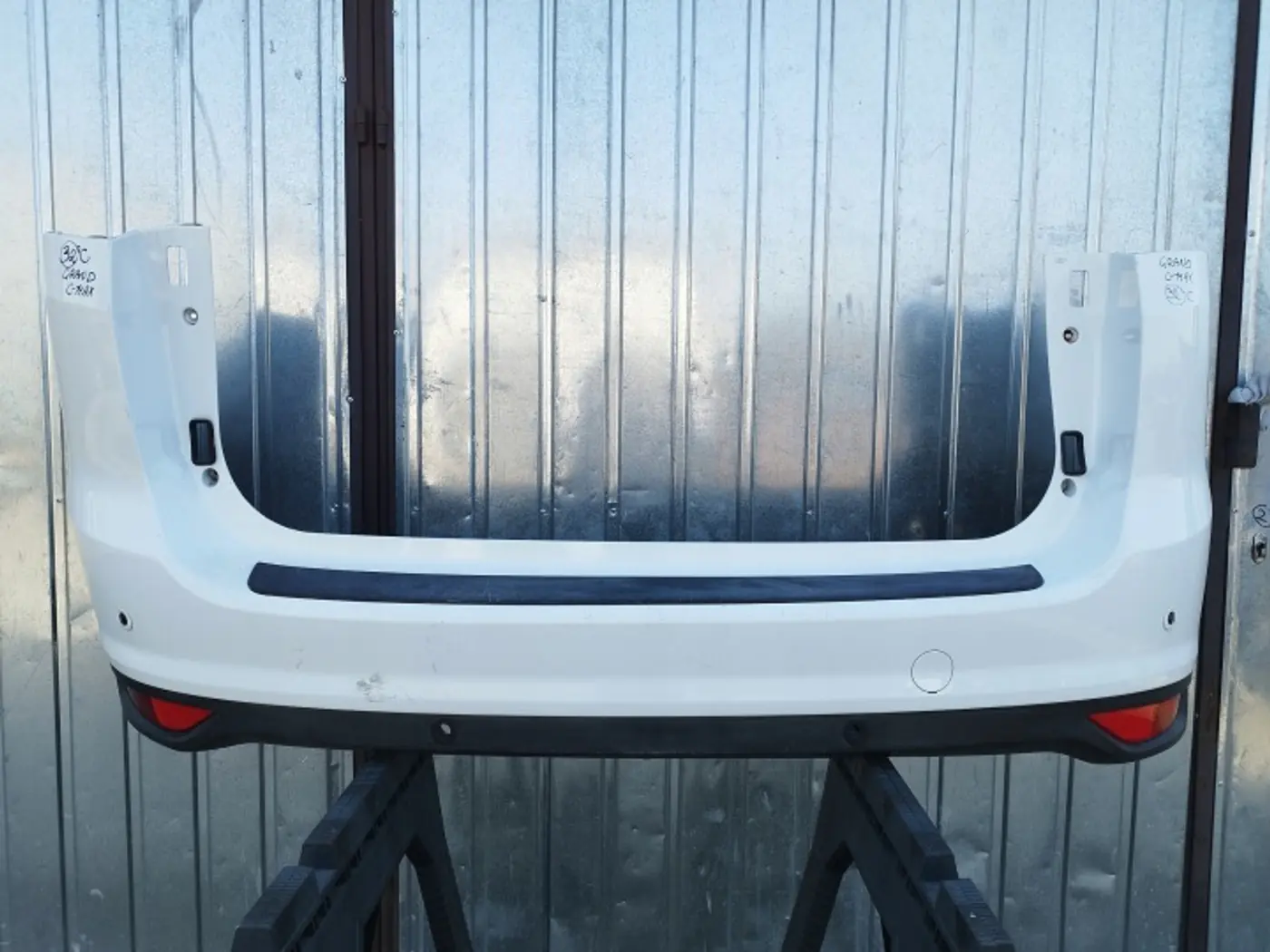 Бампер задний к Ford C-MAX 2010