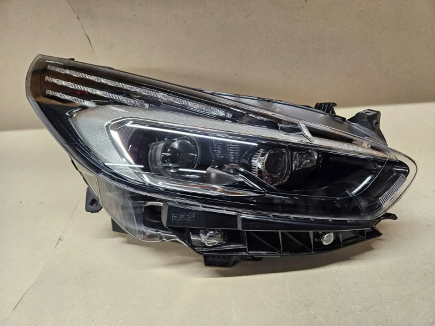 Фара правая к Ford C-MAX 2003