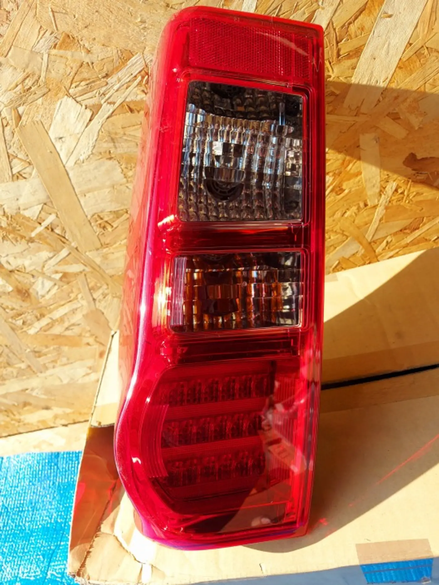 Фонарь задний правый к Isuzu D-Max 2016