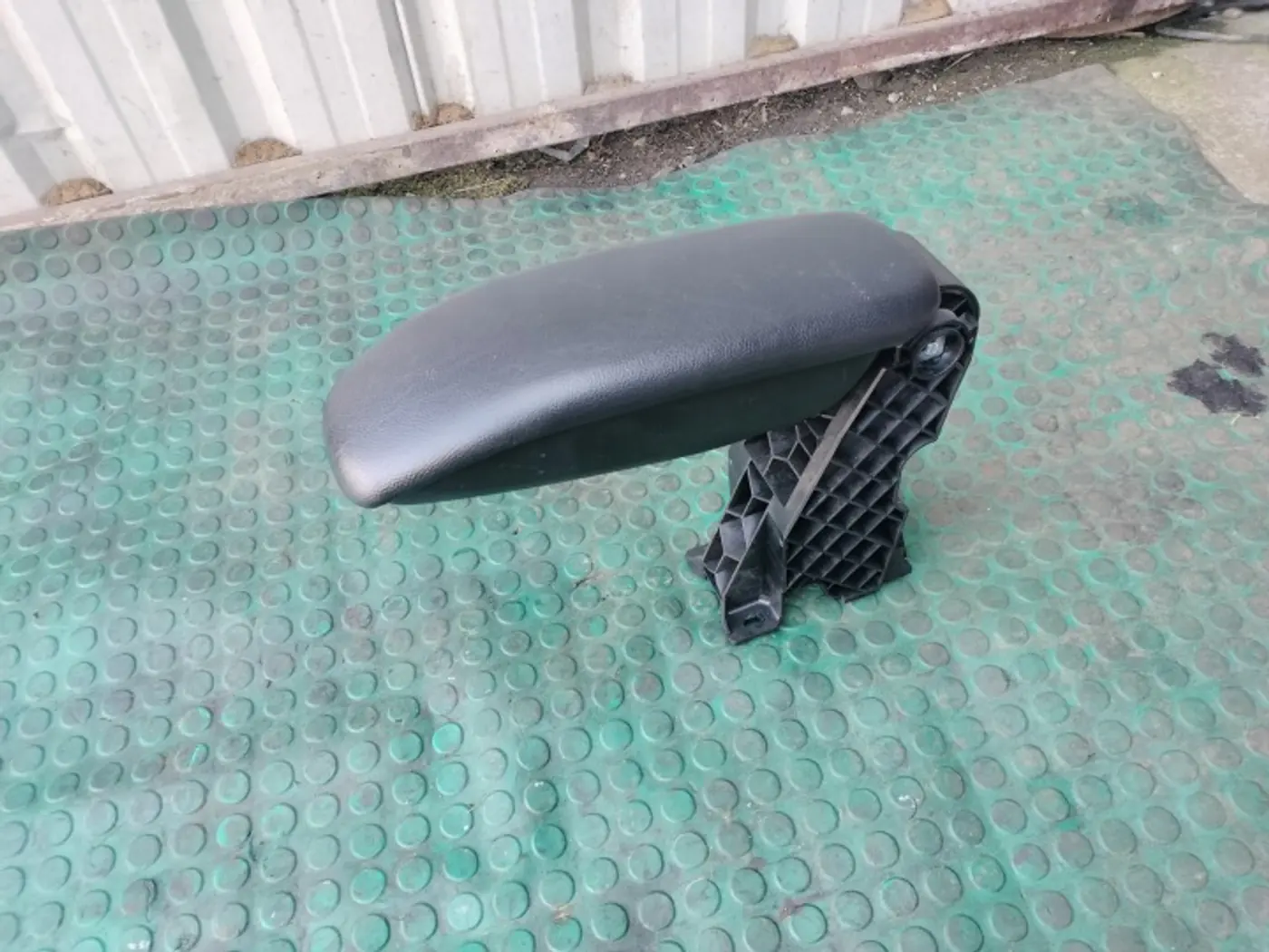 Подлокотник к Citroen C3 2002