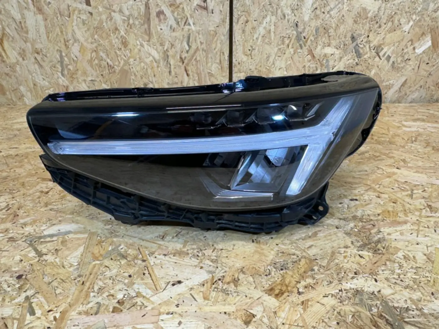 Фара левая к Volvo XC40 2022