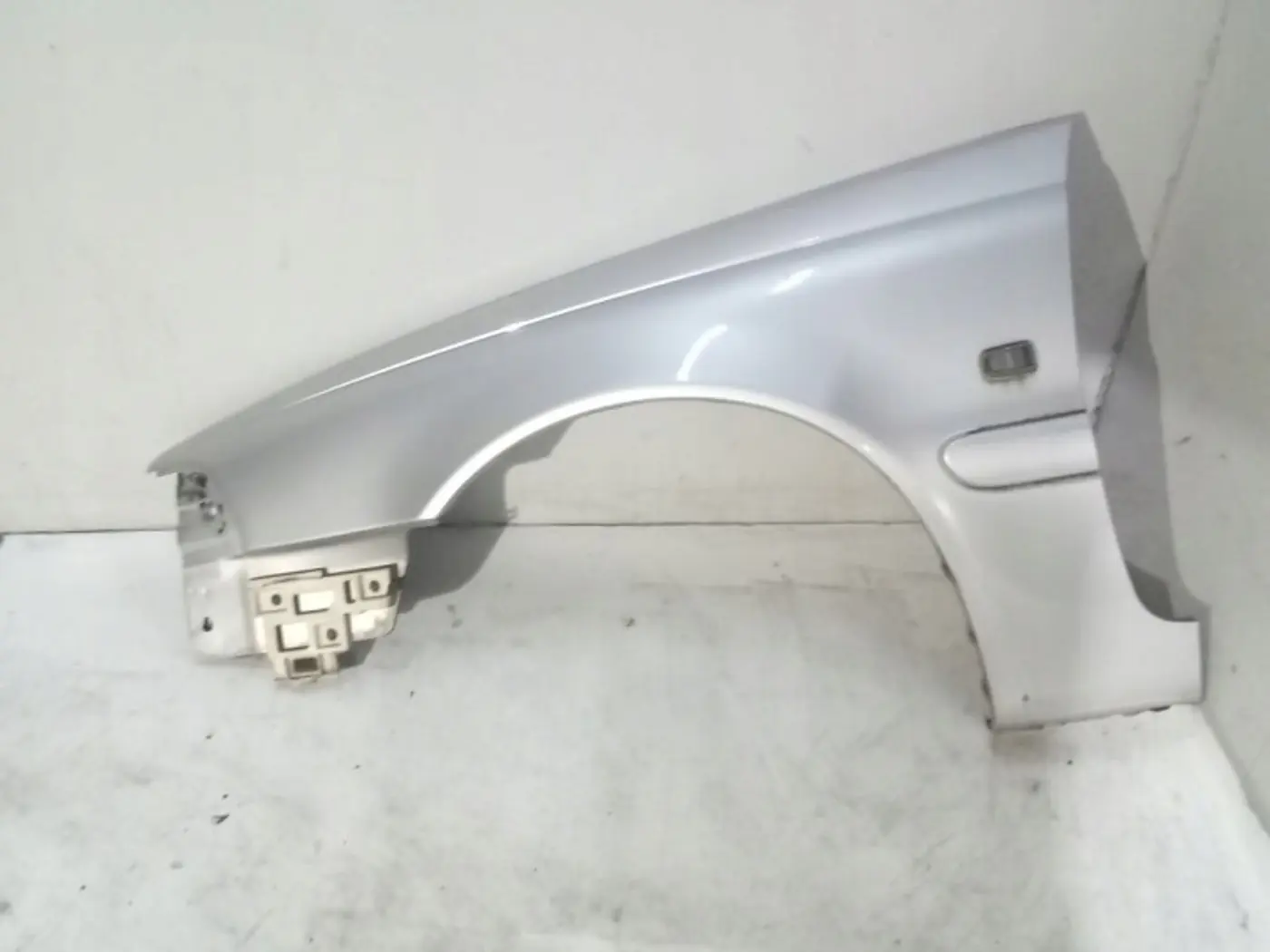 Крыло переднее левое к Volvo C70 1997