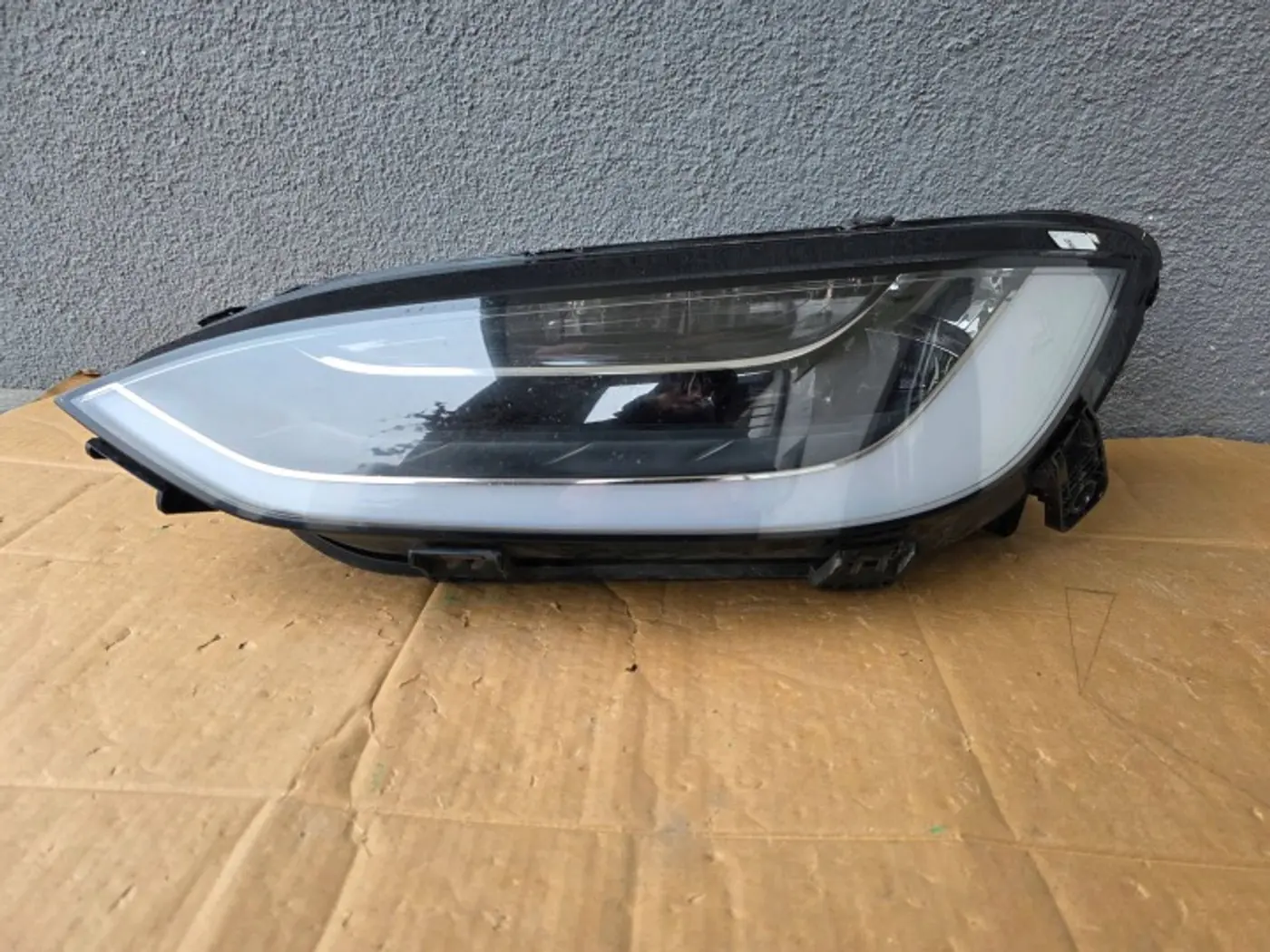 Фара левая к Tesla Model X 2015
