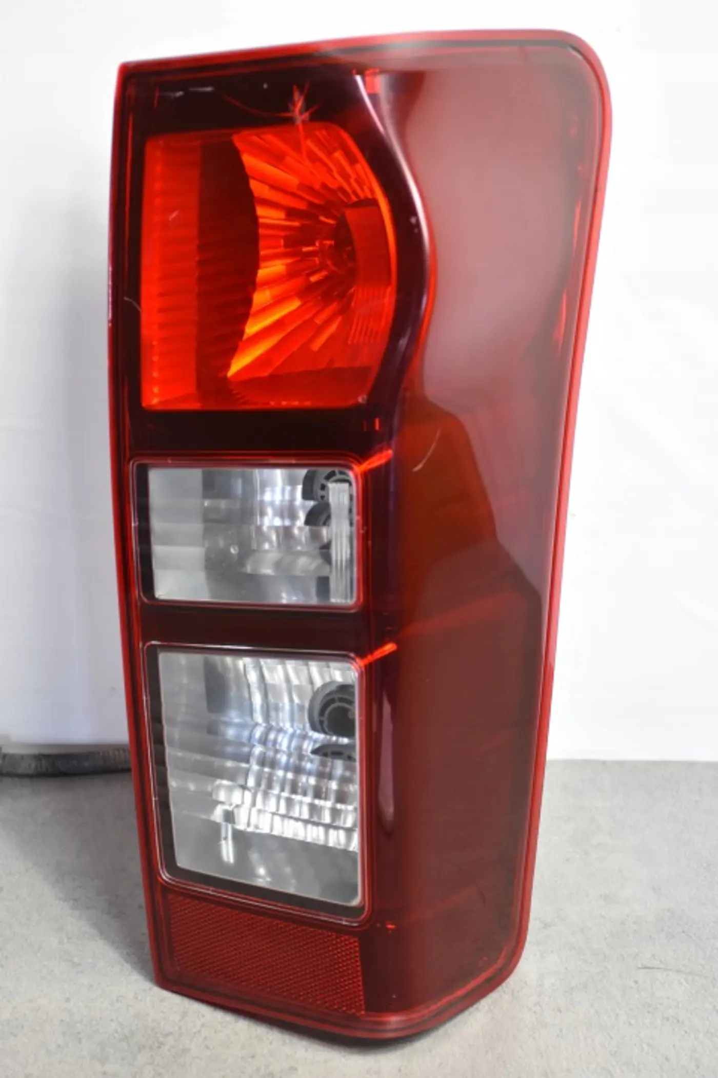 Фонарь задний правый к Isuzu D-Max 2016