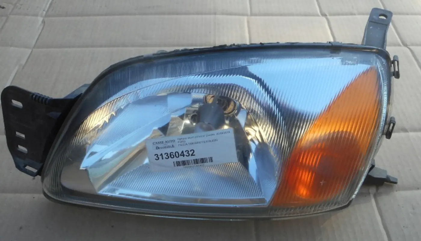 Фара левая к Ford Fiesta 2008