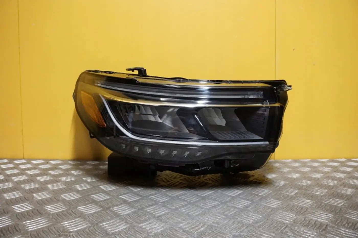 Фара правая к Ford Explorer 2010