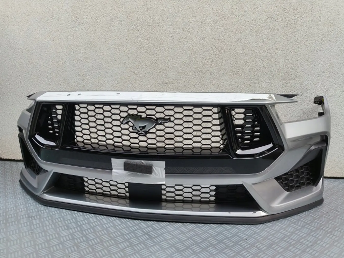 Бампер передний к Ford Mustang 2004